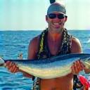 Foto de cliente Carlos feliz mostrando su pesca del día